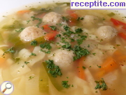 снимка 2 към рецепта Зеленчукова супа с топчета от галета