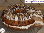снимка 1 към рецепта Меден кекс с орехи и сметана
