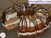 снимка 2 към рецепта Меден кекс с орехи и сметана