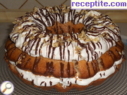 снимка 3 към рецепта Меден кекс с орехи и сметана