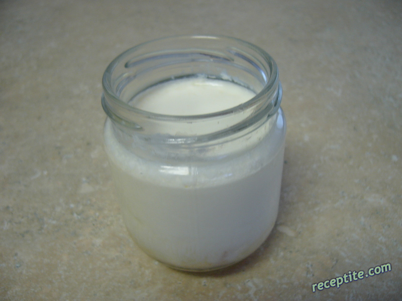Снимки към Домашно заквасено плодово кисело мляко