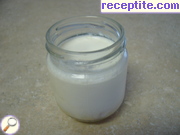 снимка 1 към рецепта Домашно заквасено плодово кисело мляко