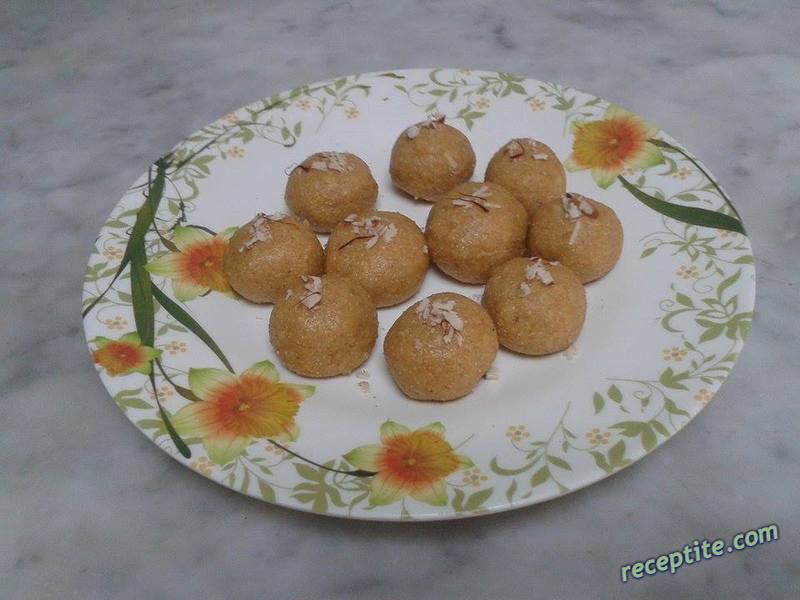 Снимки към Бесан ладу (Besan Ladoo)