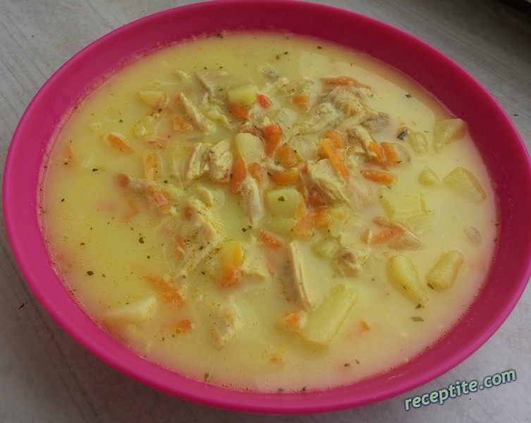 Снимки към Пилешка супа с топено сирене
