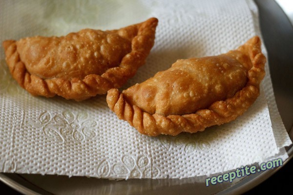 Снимки към Гуджия (Gujiya) - пържени тестени закуски