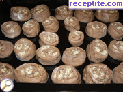 снимка 1 към рецепта Какаови охлюви с орехова плънка