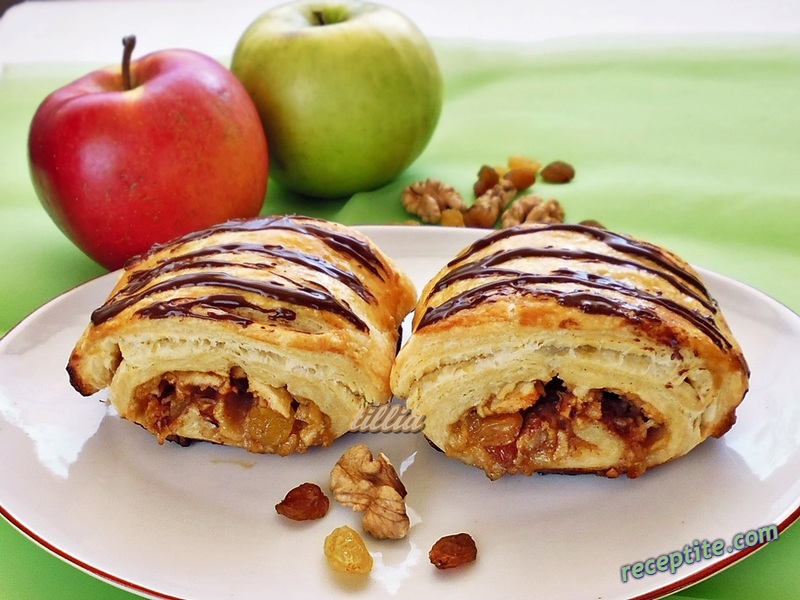 Снимки към Пънчета от бутер тесто с ябълки, орехи и стафиди