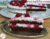 снимка 2 към рецепта Шоколадова торта с малини и сметана