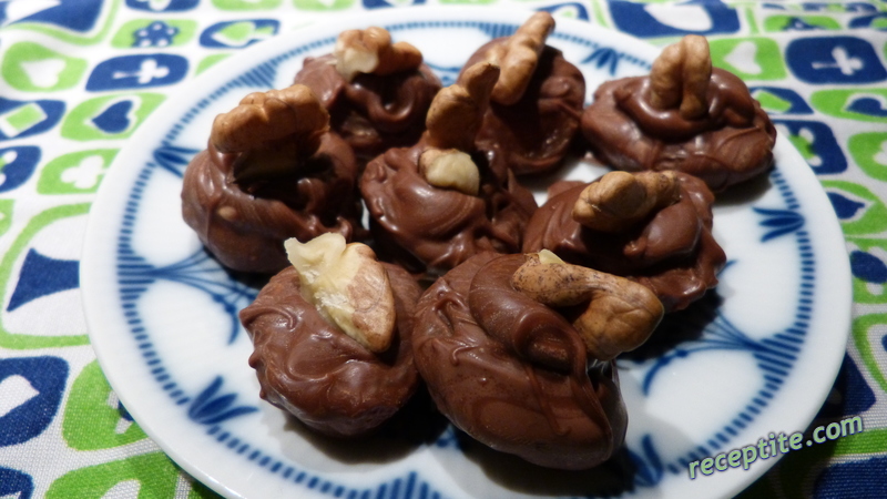 Снимки към Сушени кайсии в шоколад