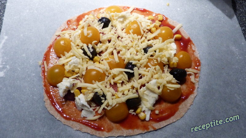Снимки към Блат за пълнозърнеста пица със сусам (без мая)
