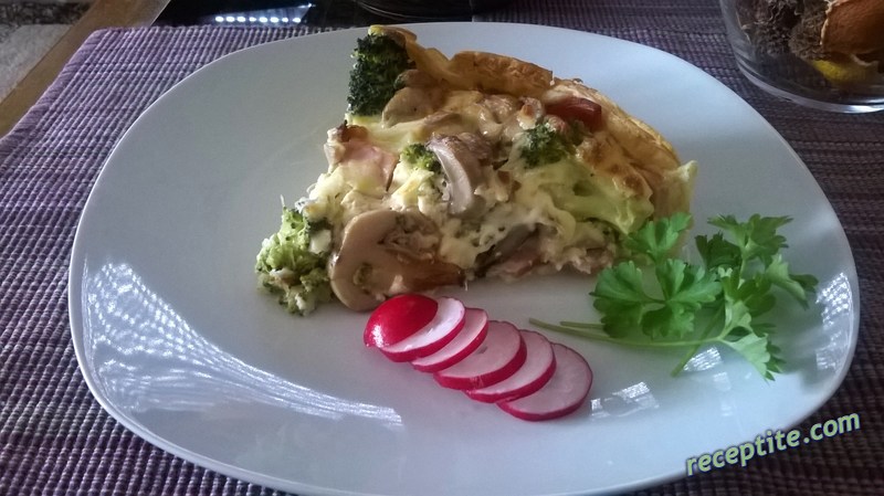 Снимки към Киш с броколи, шунка и синьо сирене