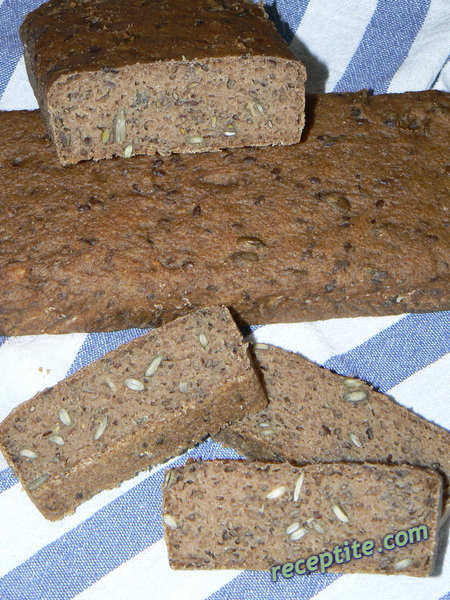 Снимки към Хляб с 3 брашна и 2 семена