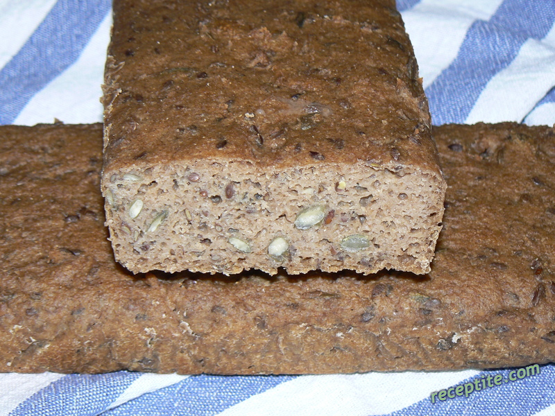 Снимки към Хляб с 3 брашна и 2 семена
