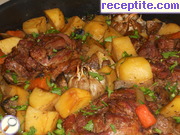 снимка 1 към рецепта Печен свински джолан с картофи, моркови и гъби