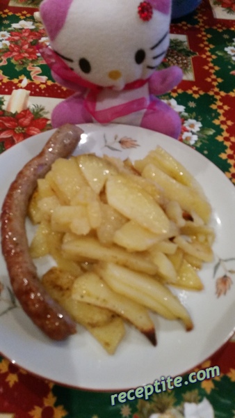 Снимки към Тънка наденица с картофи на фурна