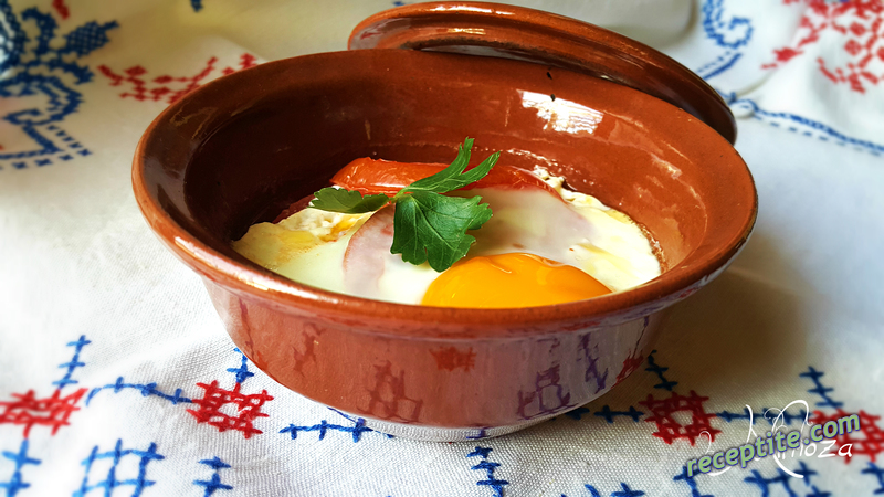 Снимки към Сирене по шопски в гювечета
