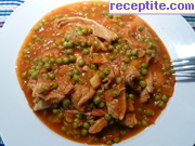 снимка 1 към рецепта Пилешко бутче с грах и домати