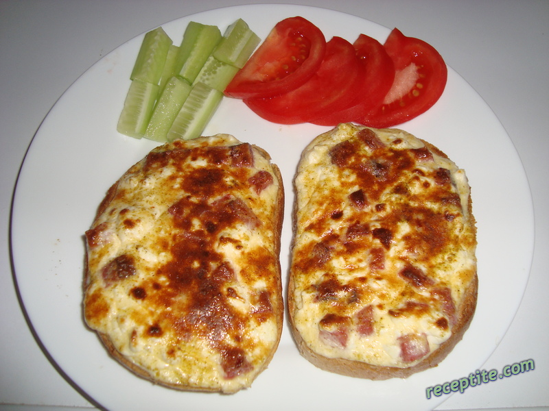 Снимки към Топли сандвичи с яйца, сирене и колбас