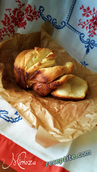 Снимки към Хляб на филийки с чесън в хлебопекарна