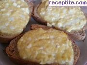 снимка 10 към рецепта Филийки със сирене и яйце