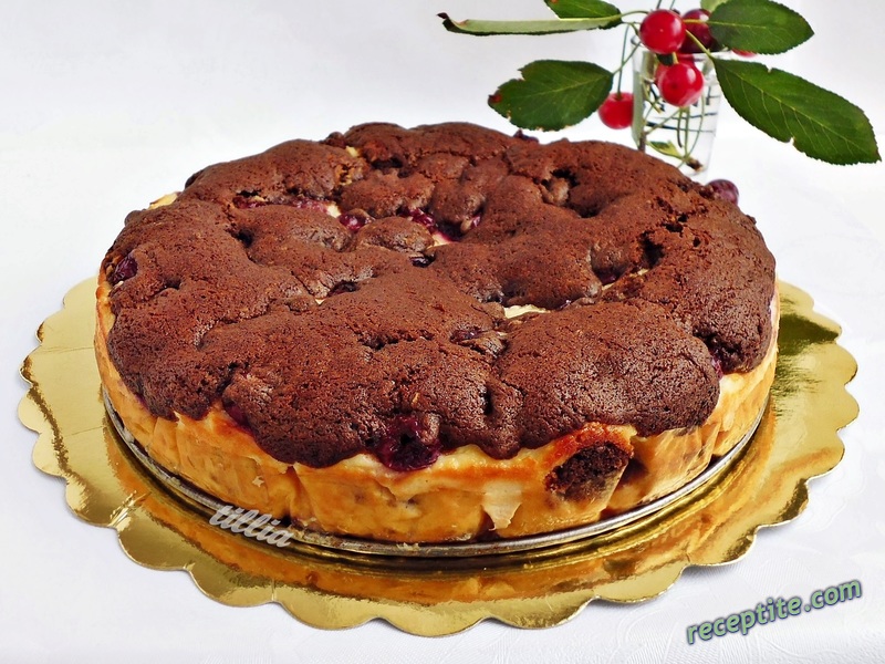 Снимки към Шоколадов сладкиш с извара, кокос и вишни