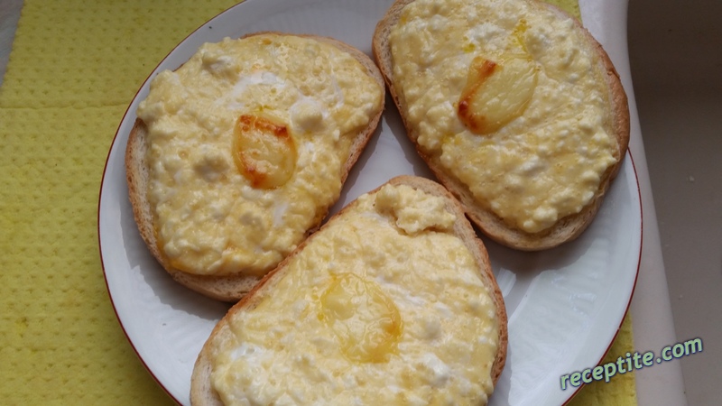 Снимки към Филийки със сирене и яйце