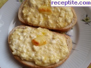 снимка 12 към рецепта Филийки със сирене и яйце