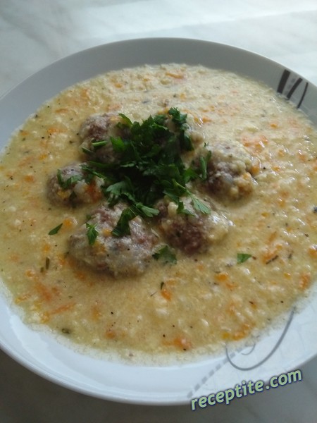 Снимки към Ароматни кюфтета с бял сос