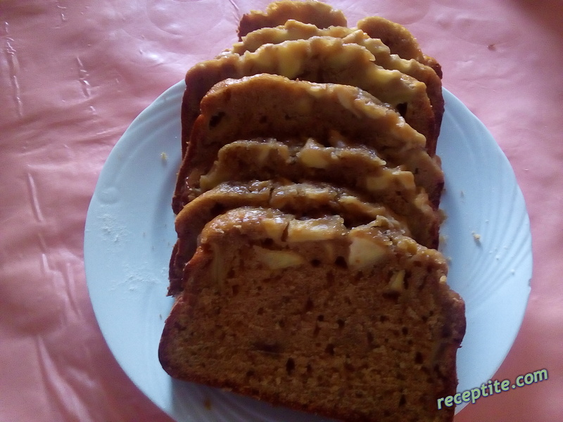 Снимки към Ябълков кекс в хлебопекарна