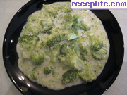 снимка 1 към рецепта Броколи в млечен сос със синьо сирене