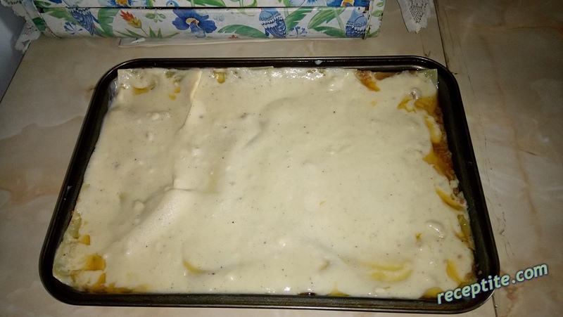 Снимки към Лазаня с кайма, доматен сос и Бешамел