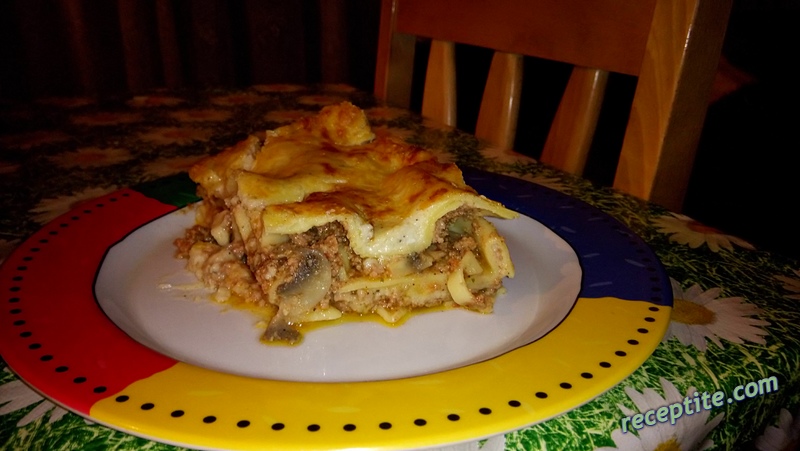 Снимки към Лазаня с кайма, доматен сос и Бешамел