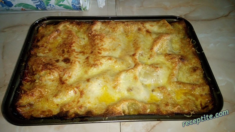 Снимки към Лазаня с кайма, доматен сос и Бешамел