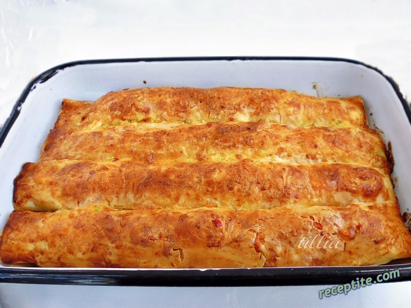 Снимки към Баница със сурови чушки