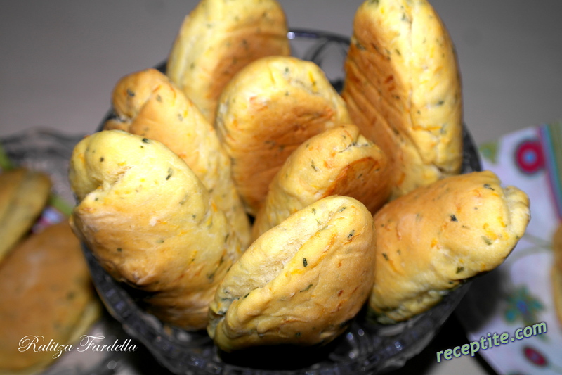 Снимки към Шарени хлебчета със сирене