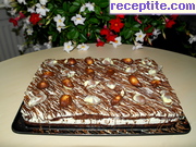 снимка 7 към рецепта Сочна торта с шоколад, ягоди и сметана