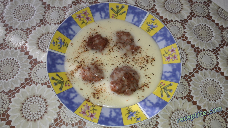 Снимки към Кюфтета в бял сос