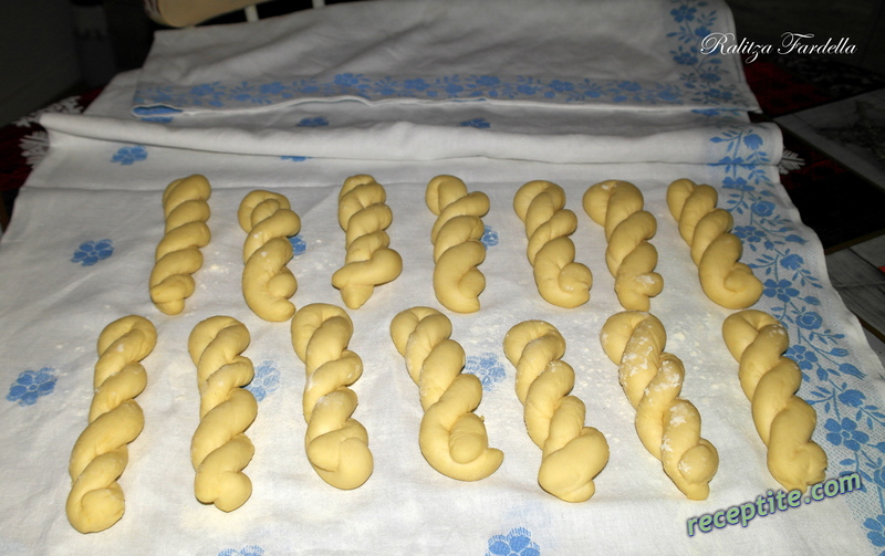 Снимки към Усукани вити понички