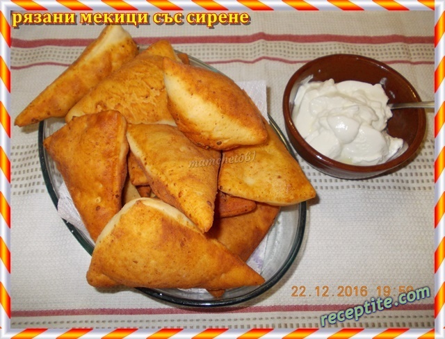 Снимки към Рязани мекици със сирене