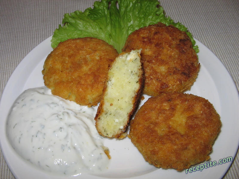 Снимки към Картофени кюфтенца с лук и сирене