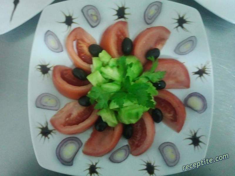 Снимки към Редена мешана салата с маслини