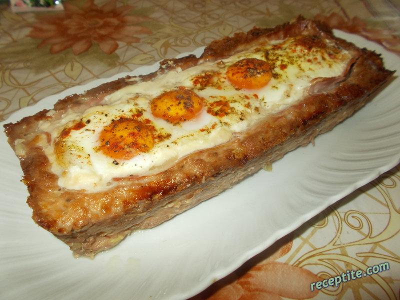 Снимки към Кекс от кайма с плънка и салата