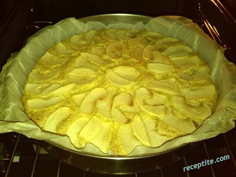 Снимки към Сладкиш с ябълки и сладко