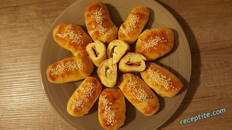 Снимки към Петел от тесто и кифлички с пълнеж