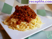 Спагети с кайма и лютеница