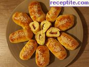 снимка 2 към рецепта Петел от тесто и кифлички с пълнеж