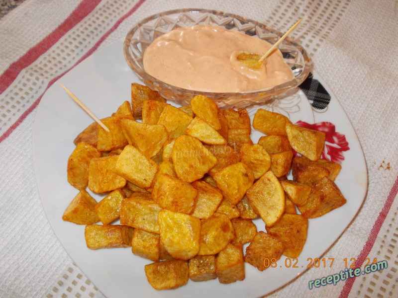 Снимки към Ароматни картофи с чеснов сос