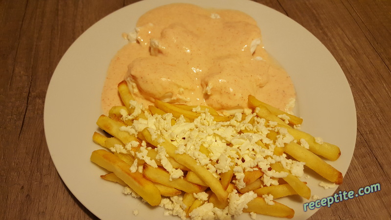 Снимки към Забулени яйца с чеснов сос и картофи