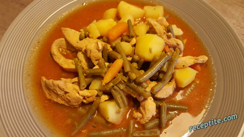 Снимки към Пиле с картофи, зелен фасул и грах