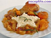 Пиле със сушени кайсии и стафиди